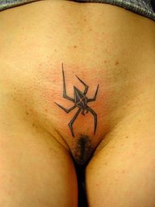 Интимная татуировка фея на лобке фото