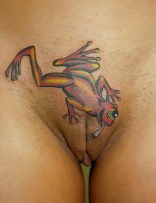 Интимная татуировка на лобке фото