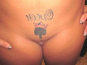 Интимная татуировка на лобке фото