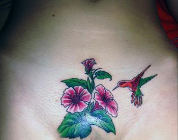 Интимная татуировка на лобке фото