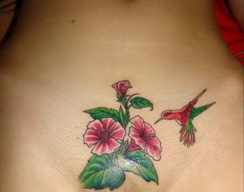 Интимная татуировка нью скул роза на лобке