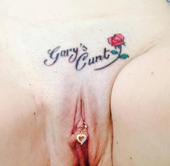 Интимная татуировка на лобке фото