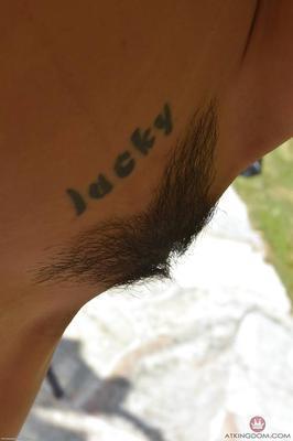 Интимная татуировка на лобке фото