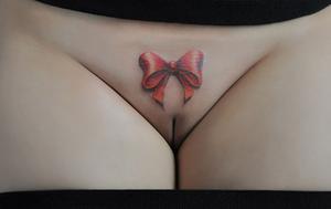 Татуировка бабочка на лобке фото