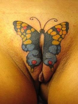 Татуировка бабочка на лобке фото