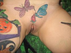 Татуировка бабочка на лобке фото
