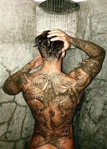 Татуированный пират в чб тату