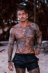 Латинос мачо в чб тату