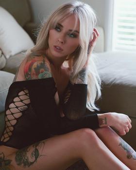 тату модель Alysha Nett