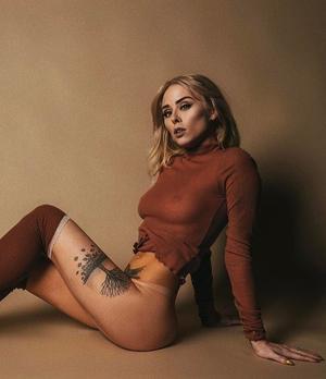 тату модель Alysha Nett