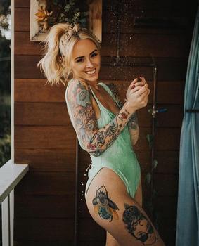 тату модель Alysha Nett