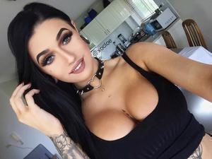 тату модель Cloe Raven