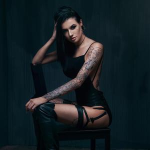 тату модель Cloe Raven