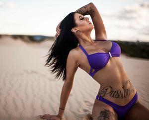 тату модель Cloe Raven