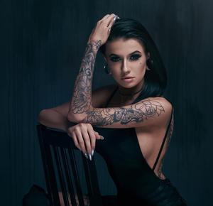 тату модель Cloe Raven