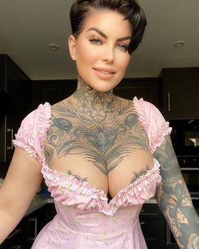 тату модель Donna Wildcard