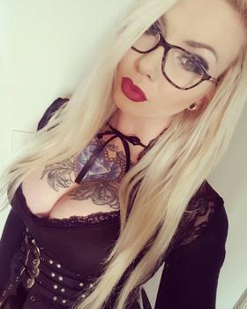 тату модель Jade Zombie