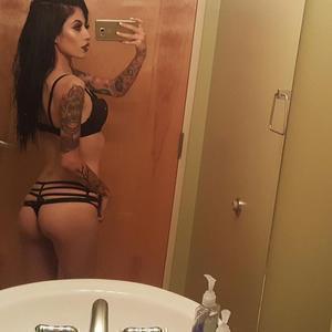 тату модель Karla Blackburn