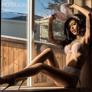 тату модель Karla Blackburn