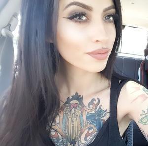 тату модель Karla Blackburn