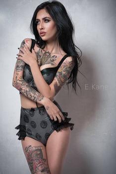 тату модель Karla Blackburn