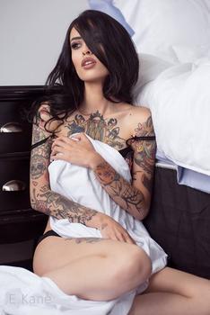 тату модель Karla Blackburn