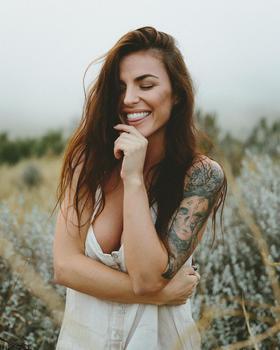 тату модель Kylie Rae Hall