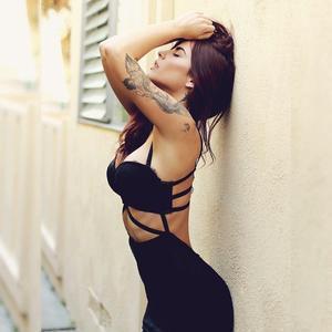 тату модель Kylie Rae Hall