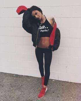 тату модель Kylie Rae Hall