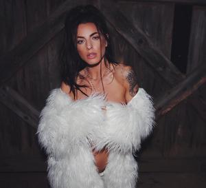 тату модель Kylie Rae Hall