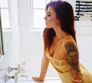 тату модель Kylie Rae Hall