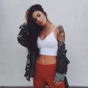 тату модель Kylie Rae Hall