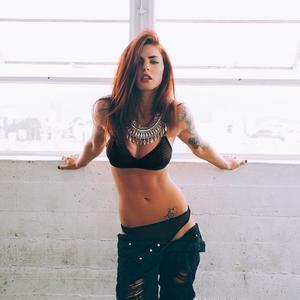 тату модель Kylie Rae Hall