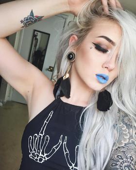 тату модель Riley Alessandra