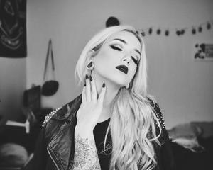 тату модель Riley Alessandra