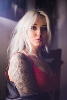 тату модель Riley Alessandra