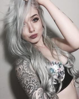 тату модель Riley Alessandra