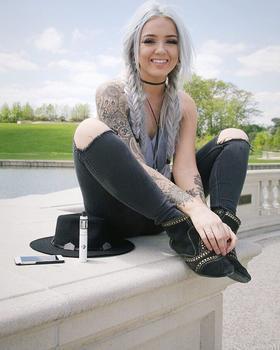 тату модель Riley Alessandra