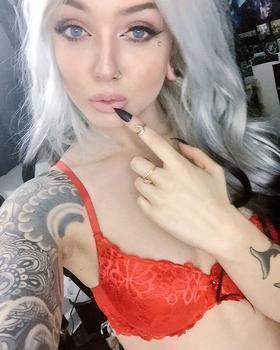 тату модель Riley Alessandra