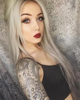 тату модель Riley Alessandra