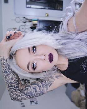 тату модель Riley Alessandra