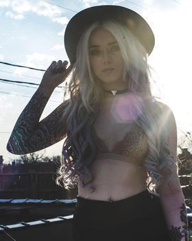 тату модель Riley Alessandra