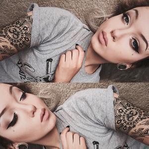 тату модель Riley Alessandra