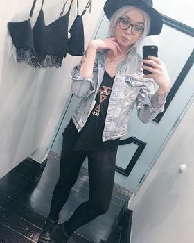 тату модель Riley Alessandra