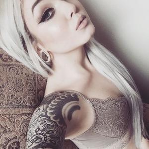 тату модель Riley Alessandra