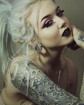 тату модель Riley Alessandra