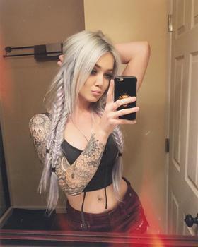 тату модель Riley Alessandra