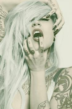тату модель Sara Fabel