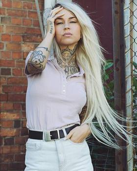 тату модель Sara Fabel