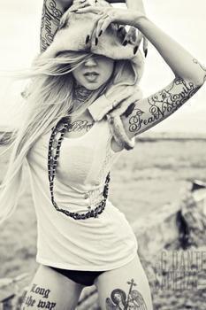 тату модель Sara Fabel